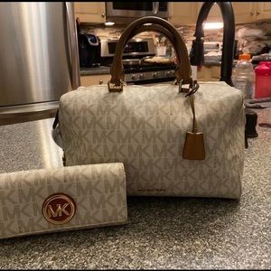 Michael Kors matching purse and wallet